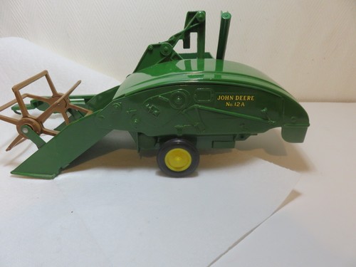 Ertl John Deere 1:16 scale diecast 12A model 5601-9004 combine USA stamped - Picture 6 of 12