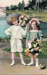 Children-with-flower-baskets-Postcard-03-10