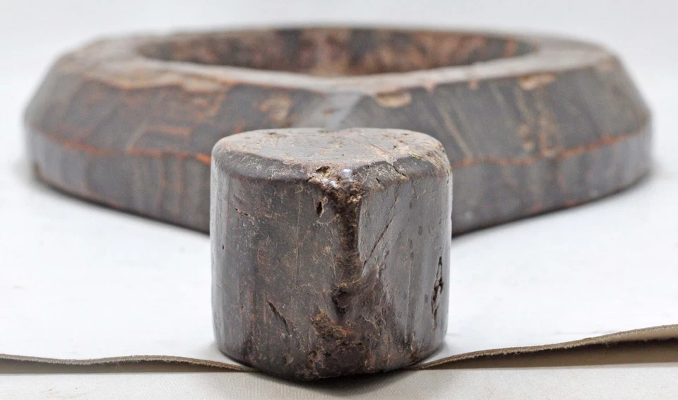 Plato de tabla de cortar de madera antiguo original tallado a mano Foto 2 de 4