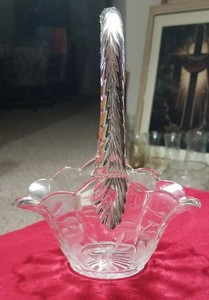 Beautiful-Crystal-Basket-Etched-Flower-Sides-amp-Starburst-Bottom-6-034-L-x-5-034-w-x-8-034-h