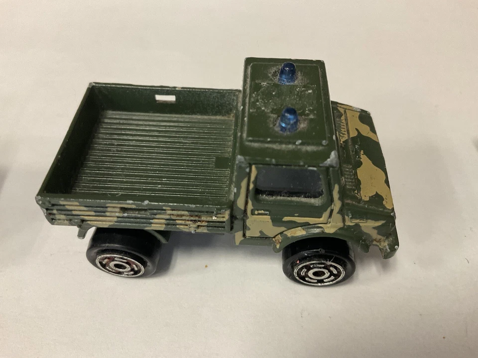 Juego de 3 fundidos a presión militares majorette 1/64, ambulancia, jeep y tanque Foto 4 de 4