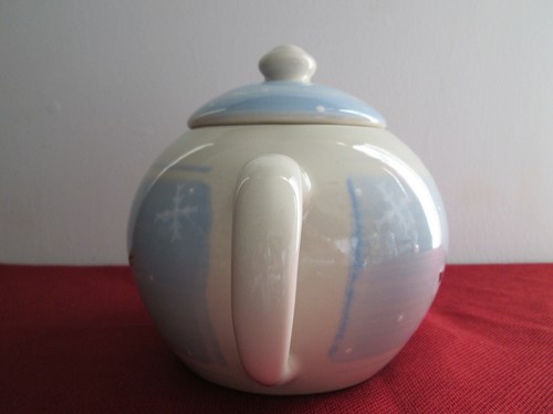 CRATE and BARREL WINTER SNOW PEOPLE TEAPOT 48 oz *NEW* - Picture 2 of 12