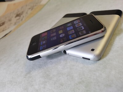 Apple iPhone 2G 1st Generation - 4 8 16GB - Black (Unlocked