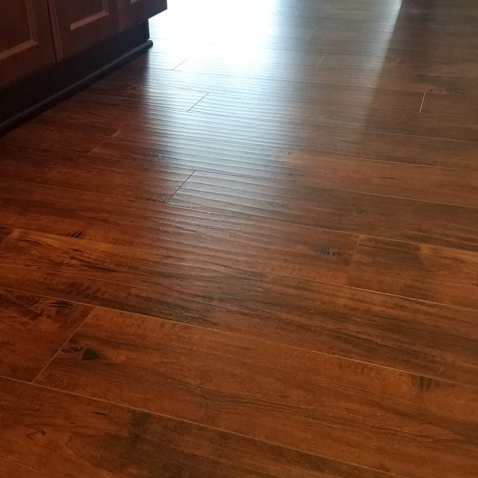 Piso laminado de bordo raspado à mão high-end pela caixa - Glenview 12mm - Imagem 2 de 4