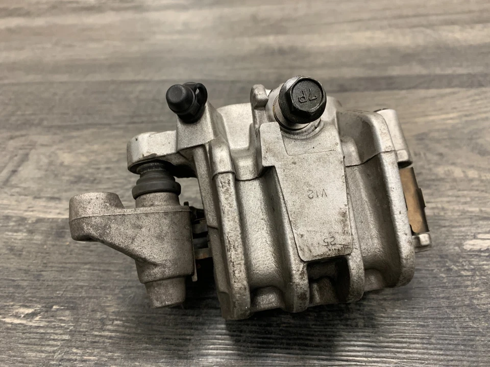 Pinza de freno delantera derecha Suzuki 2003-2012 AN650 650 Burgman OEM Foto 3 de 4