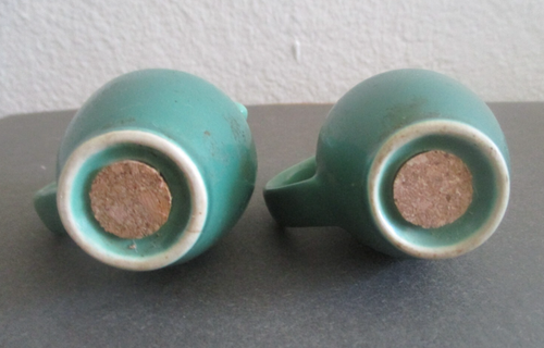 Le Creuset Ceramic Green Pitcher Style Salt & Pepper Set Shakers w/ Corks - Picture 4 of 4