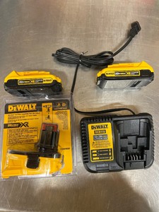 New-Dewalt-DCA2203C-20V-20-Volt-Li-Ion-Battery-Adapter-Kit-For-18V-Tools-NIB