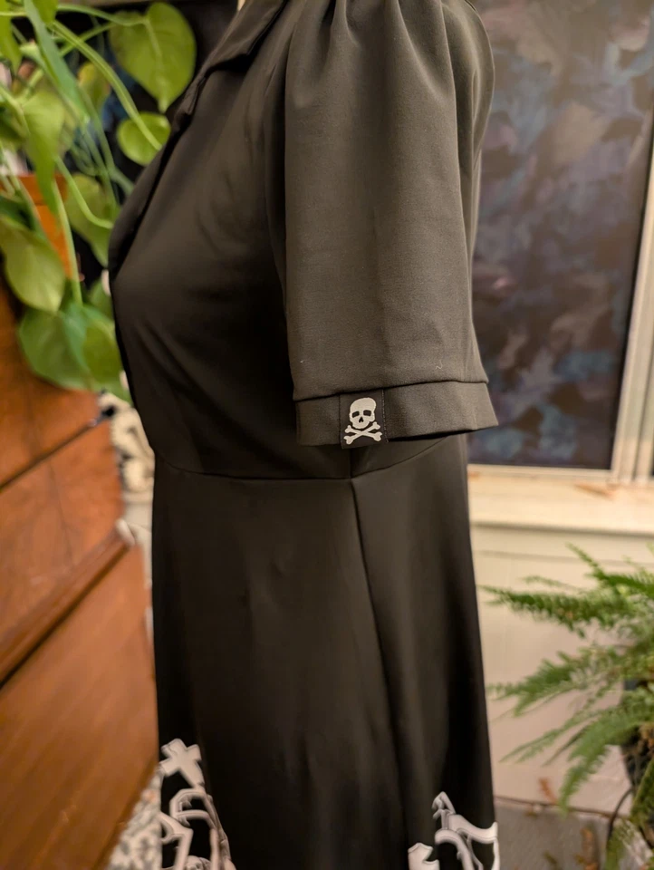 Vestido Sourpuss Lápidas y Calaveras Gótico Espeluznante L Grunge Elástico Miércoles Foto 4 de 4