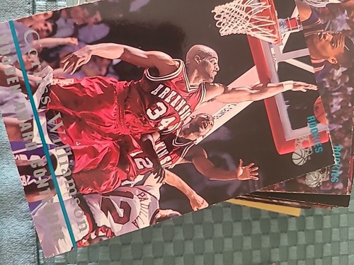NBA ROOKIE CARDS IN PLASTIC CONTAINER - Picture 15 of 24