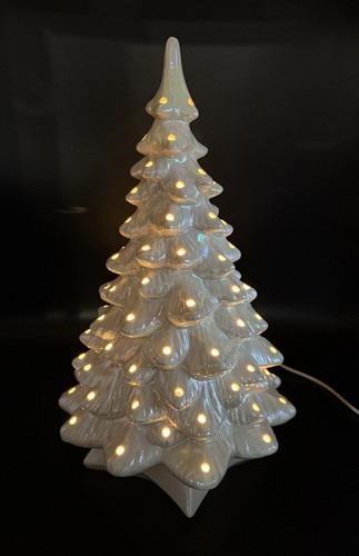 Albero di Natale Vintage Olanda Stampo Ceramica 18” Bianco Iridescente con Luci e Base - Foto 21 di 24