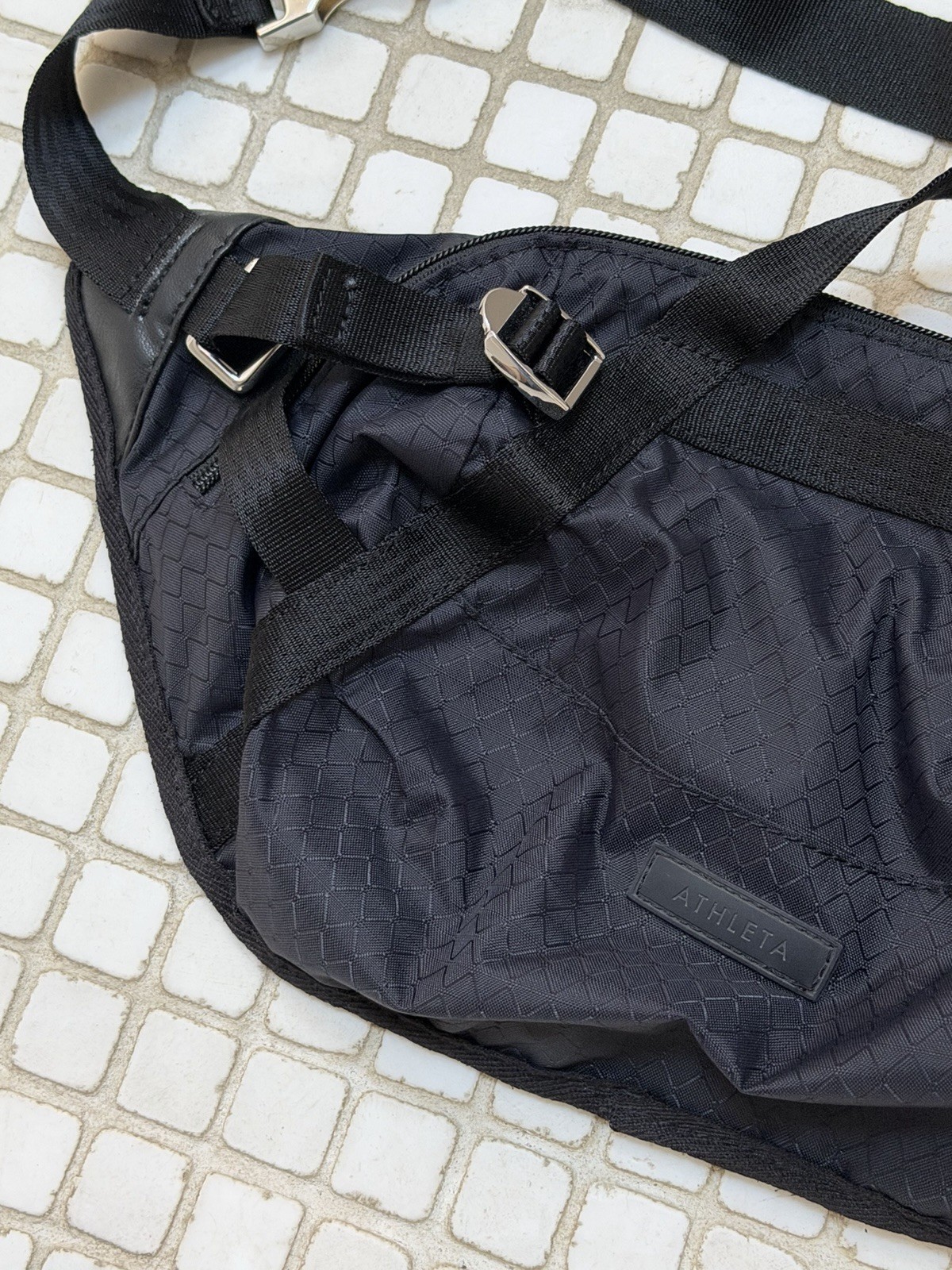 ATHLETA EXCURSION CROSSBODY LARGE SLING BELT BAG … - image 2