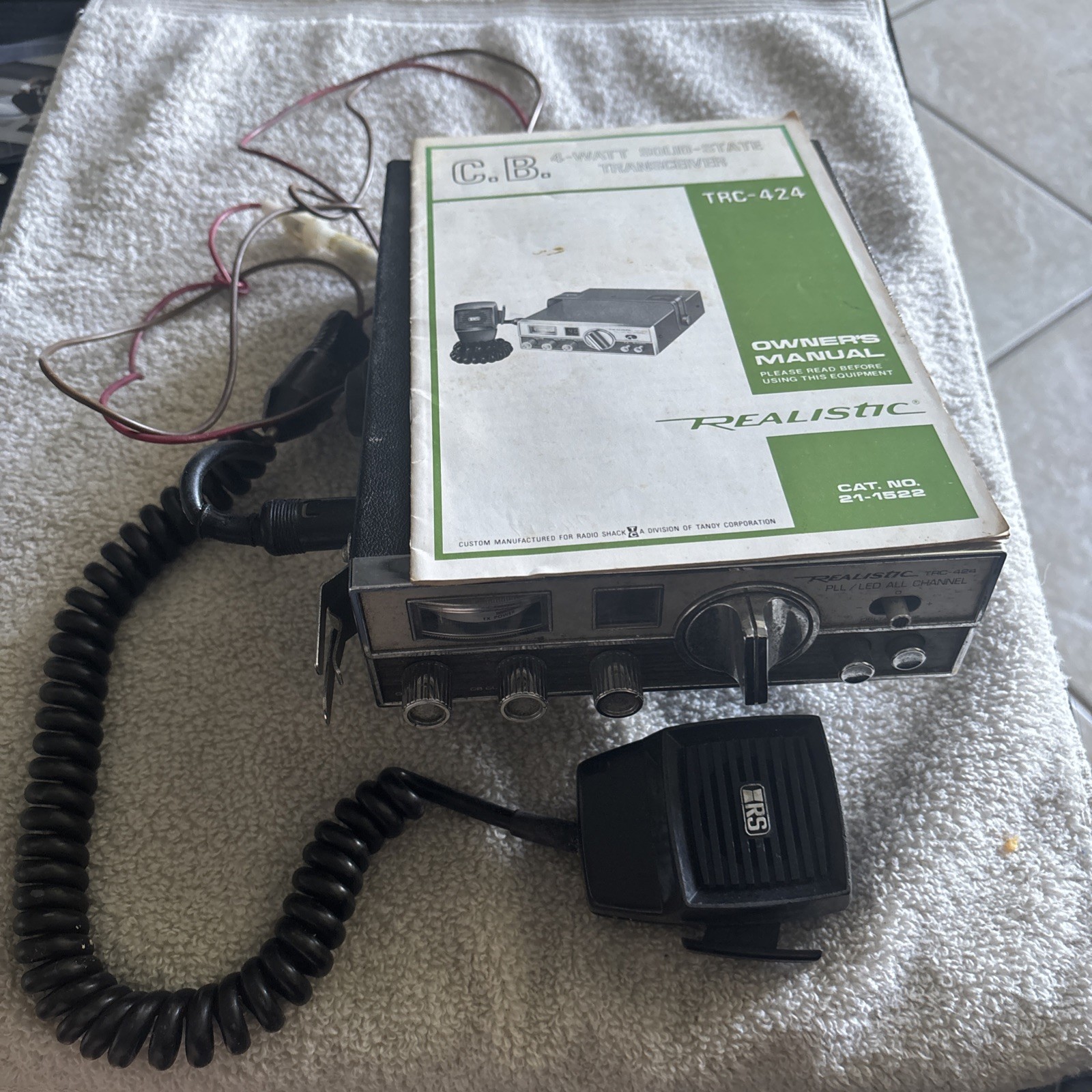 Realistic TRC-424 40-Channel CB Radio w/ Microphone Instructions Powers On Read