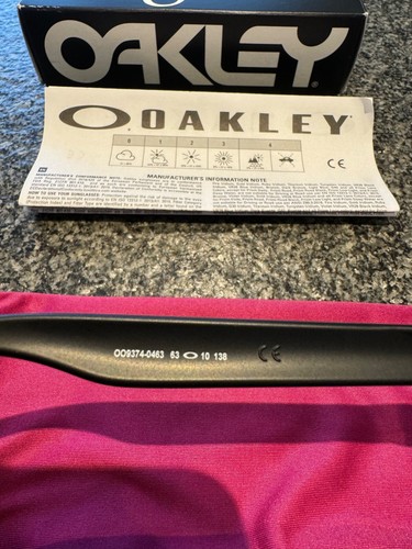 Oakley Frogskins Lite OO9374-04 63-10-138 NEGRO RARO (21) NUEVO EN CAJA, genuino sin usar - Imagen 5 de 7