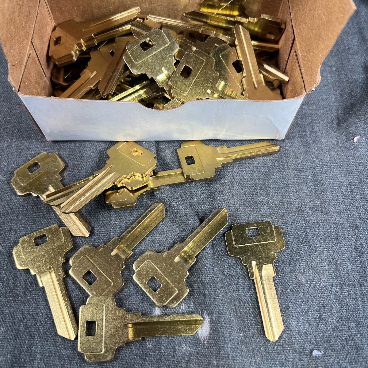 DE6 Brass Blank Key, 100/Box DE6 Brass Blank Key, 100/Box
