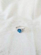 Silver Tone Ring Blue Heart Shaped Stone 8 Clear Stones Size 5 J8-1814