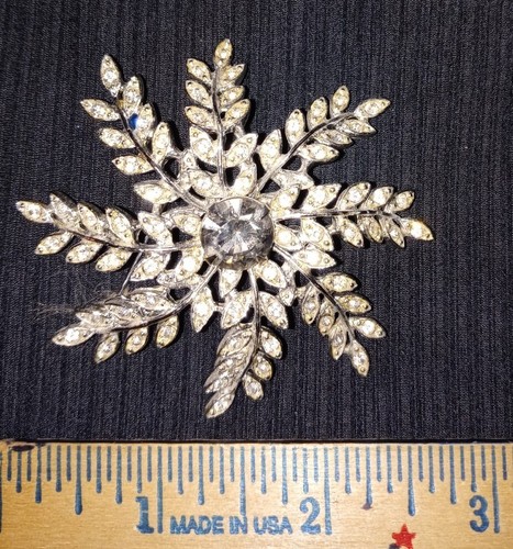 VINTAGE RHINESTONE SNOWFLAKE BROOCH/PIN SILVERTONE SIGNED SARA COVENTRY - Picture 3 of 7