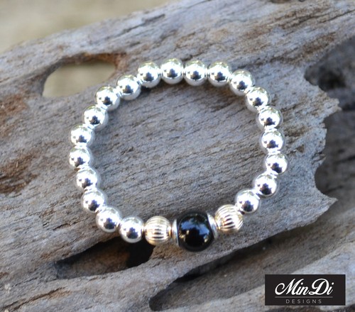 Anillo elástico relleno de oro de 14K, ónix negro y plata de ley. - Imagen 2 de 4