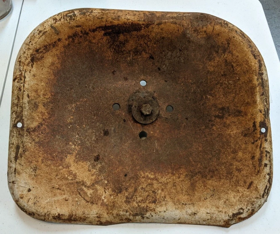 ¿Tractor de metal antiguo? Seat John Deere? Ford? Internacional? Decoración coleccionable Foto 2 de 4