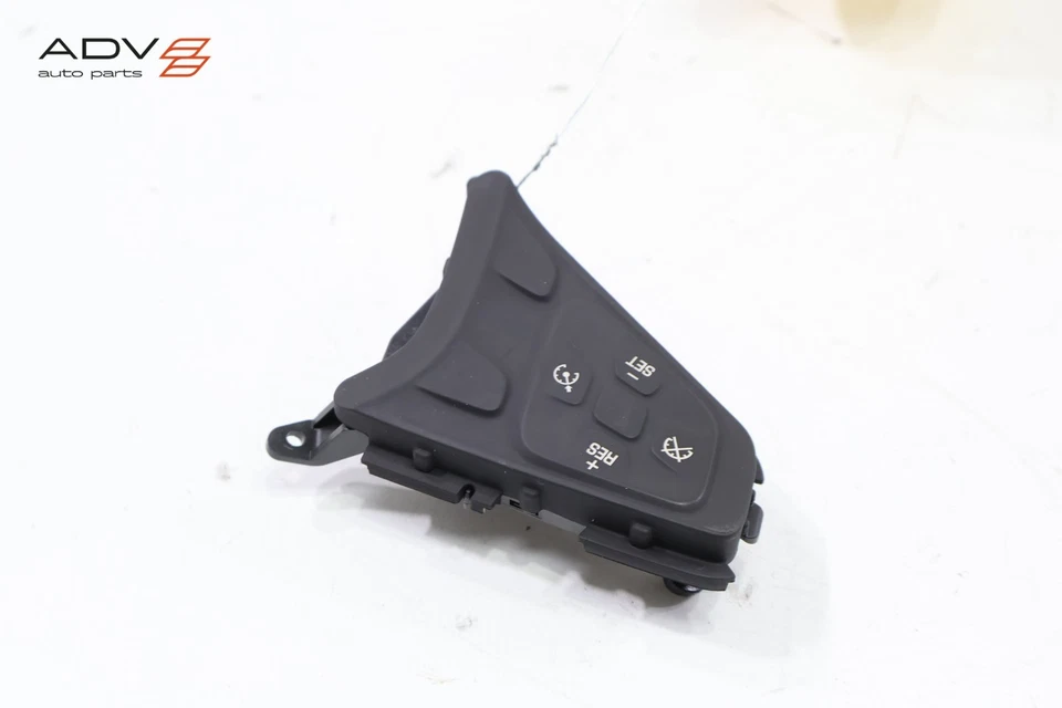 Interruptor de control de crucero lado izquierdo volante Chevrolet Malibu 2016-2022 OEM Foto 2 de 4