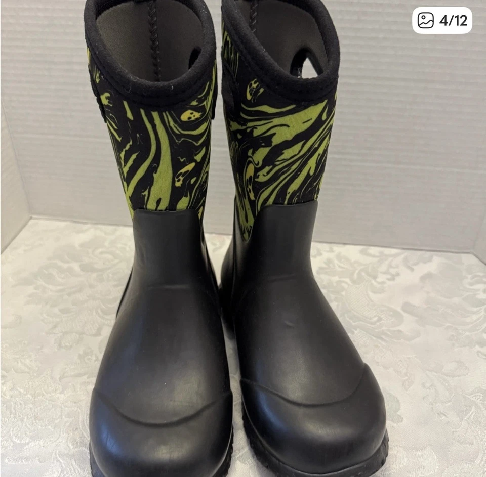 Bogs Youth Size 1 Spooky Black Skulls Rain Boots Insulated Waterproof - Image 4 of 4