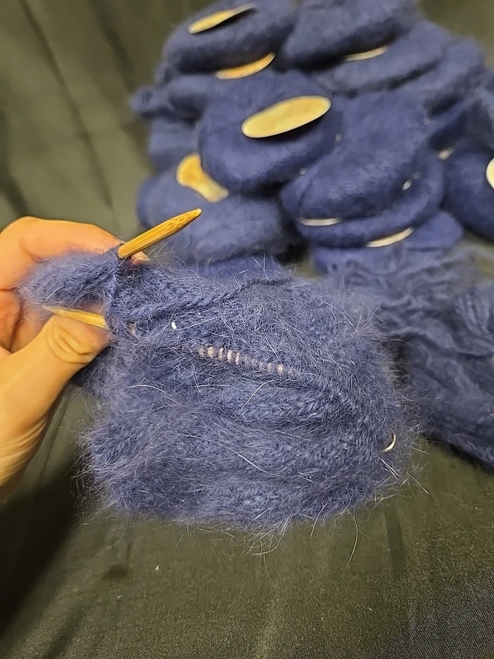 Nuevo Lote De 23 Bolas ANGORA por Plymouth Hilo 10g/49yd Color 756 Azul BOLA BONIFICACIÓN Foto 2 de 4