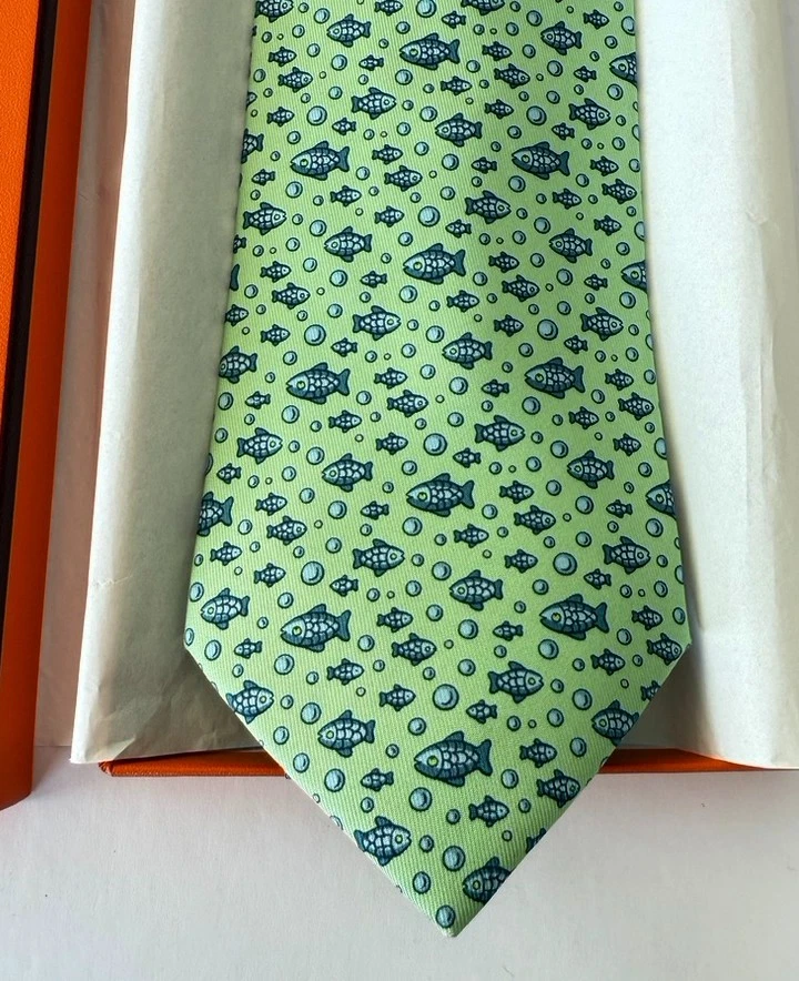 Hermès Hermes Cravatta Tie Cravate Krawatte 5035 PA - FISH ON GREEN - Imagen 2 de 4