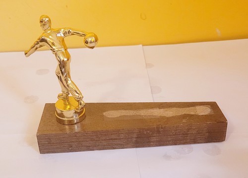 Bowler männliche Trophäe Vintage Holz Basis Metall Topper Beschreibung lesen kostenloser Versand - Bild 2 von 8