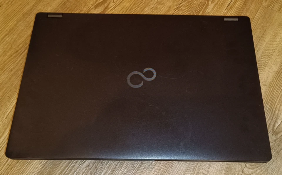 Fujitsu Lifebook E558 Notebook 15,6" Core i5 8250U 16GB RAM 256GB SSD W11 Pro - Bild 2 von 3