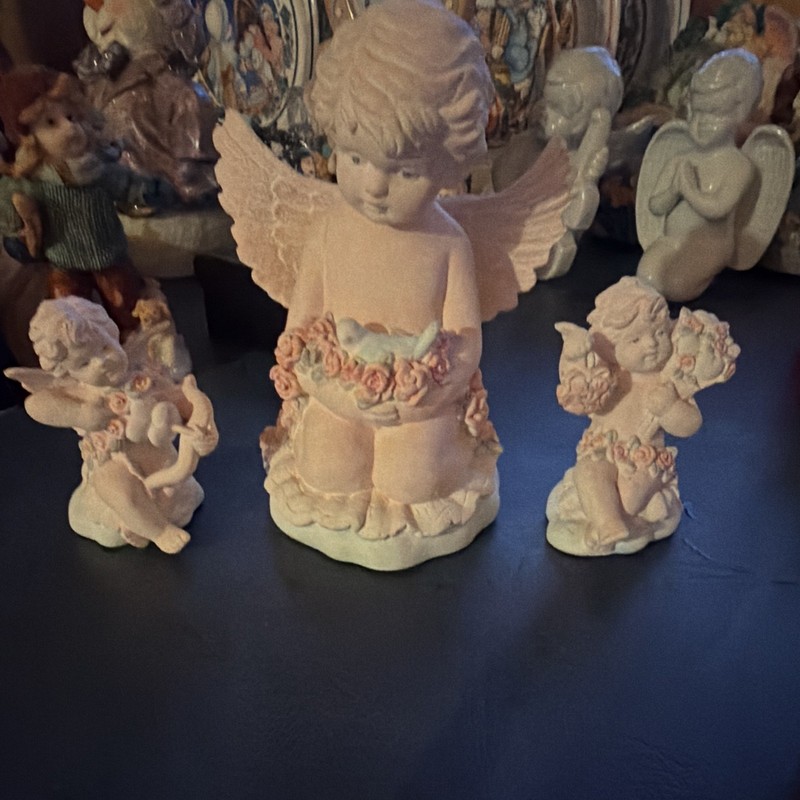 Resin Angel Cherub Figurines Set of 3, White/Pink, Matte Finish, 3D