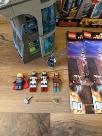 LEGO Marvel Set 75038 Attack on Avengers Tower inc Figures, Instructions, Box