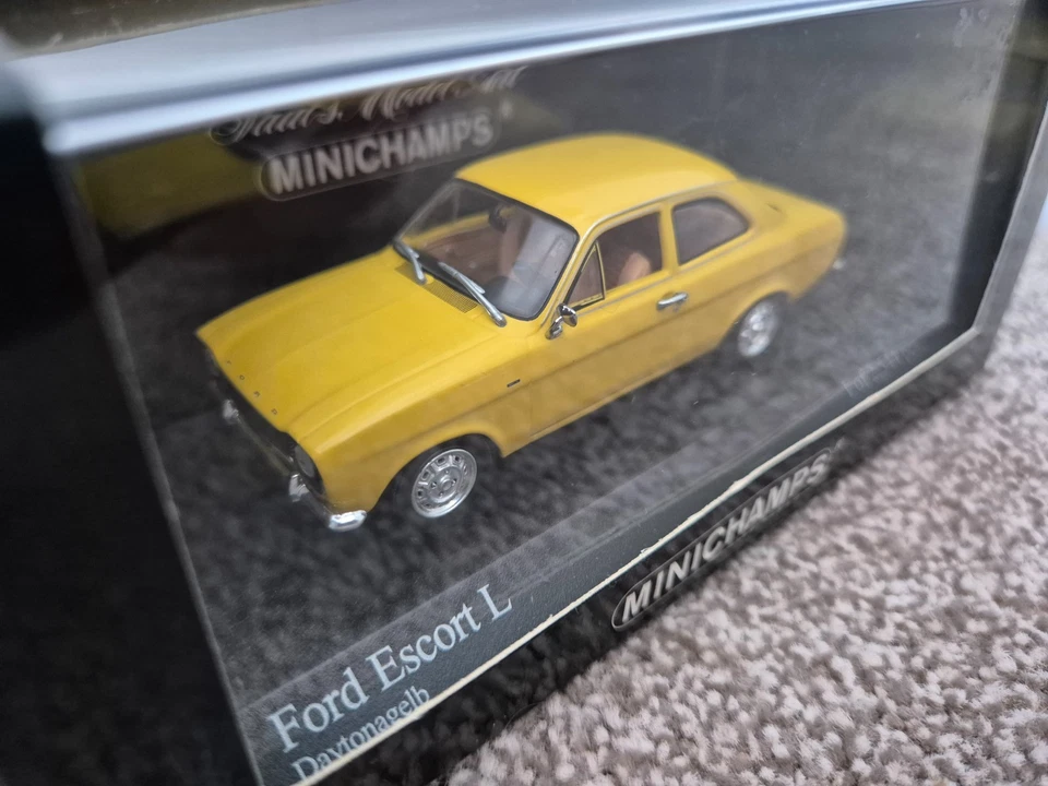 MINICHAMPS 1/43 CLASSIC 1971 FORD ESCORT MK1 1300L AUTO DIECAST MODELLO GIALLO - Immagine 3 di 4