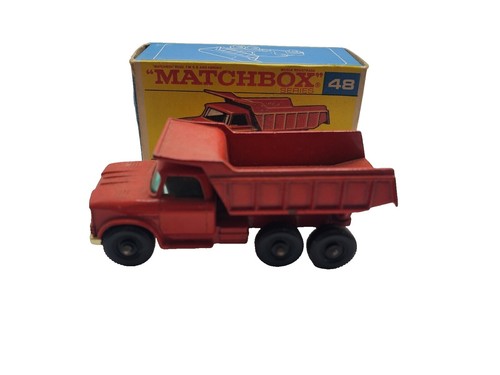 Matchbox Dodge Charger 2018 – Modellauto 13/100, Mit Metallteilen, Schwarz, Nicht Fahrbar