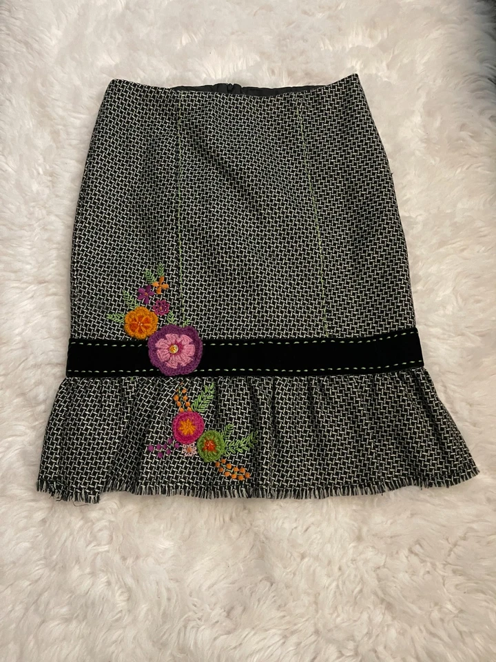 Falda de lana Nanette Lepore tweed con flores de ganchillo talla 2