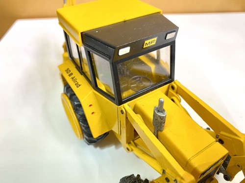 CONRAD Massey Ferguson 50B Allrad Baggerlader No.2951 mit OVP 1:35 - Picture 7 of 8