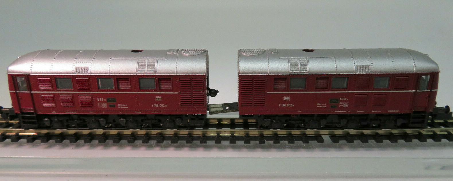 Roco 23436 n diesellok doppellok br v188 002 de la DB rojo oscuro como nuevo Roco 23436 n diesellok doppellok br v188 002 de la DB rojo oscuro como nuevo