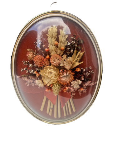 Vintage Dried flower bouquet in Oval brass colour frame 19 cm by 14.5 cm - Picture 2 of 11
