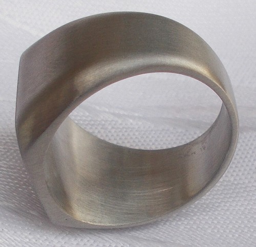 EDELSTAHL RING SIEGELRING QUADRAT 17MM X 17MM MATT UNISEX PUNK BIKER ROCKER - Picture 3 of 8