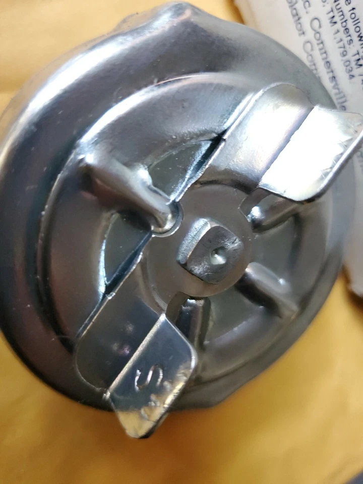 VINTAGE NOS STANT G 807 GAS VENTED CAP DOUBLE NOTCH NARROW SLOT FILLER TUBE Foto 3 de 4