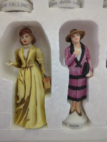Set Miniature Porcellana Avon Lady Vintage 1976 Edizione Limitata Avon Lady Callin - Foto 11 di 17