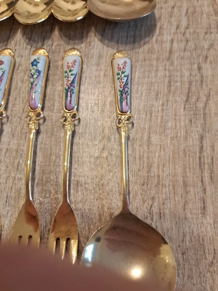 14 Teile Kaffee - Kuchenbesteckset Gabeln Löffel Goldfarben Keramik Blumenmotiv  - Bild 2 von 2