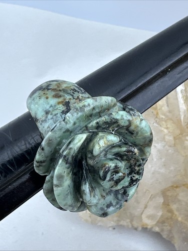 Carved Jade Floral Motif All Stone Ring Size 7 - Picture 7 of 10