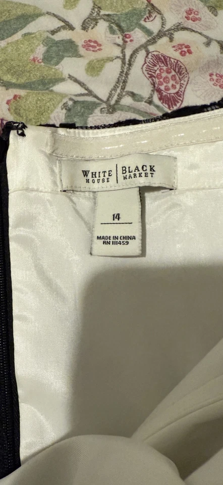 Vestido sobreposição de renda preto sem alças White House Black Market Whbm tamanho 14 - Imagem 2 de 2