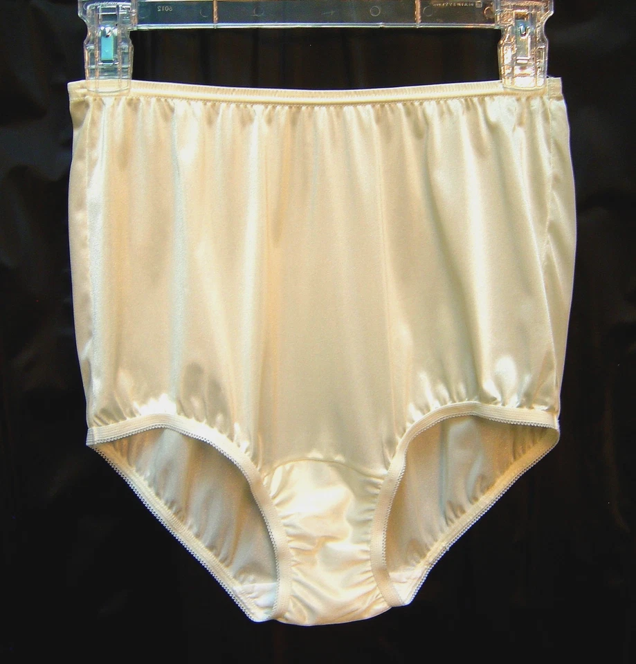 9/2XL VANITY FAIR AMARILLO 15712/15711 PERFECTAMENTE TUYO NYLON CALZONCILLOS BRAGAS NUEVO Foto 2 de 3