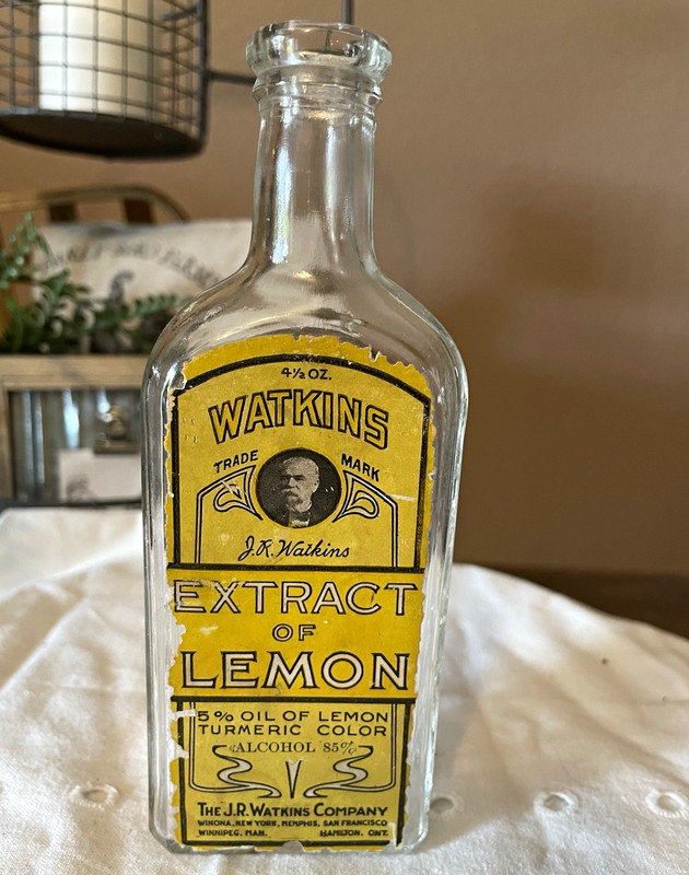 Watkins Extract of Lemon 4 1/2 oz Glass Bottle with Advertising Label