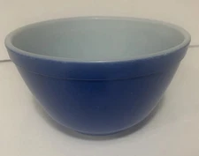 Vintage PYREX (401) 1 1/2pt. Primary Blue Nesting Bowl 3.25” Tall, 5” Diameter