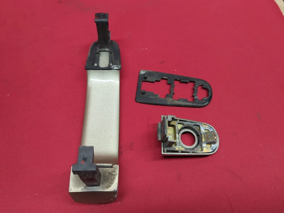 2004 - 2010 GM Chevy Chevrolet Pontiac LEFT FRONT DRIVER Door Handle Cashmere - Image 4 of 4