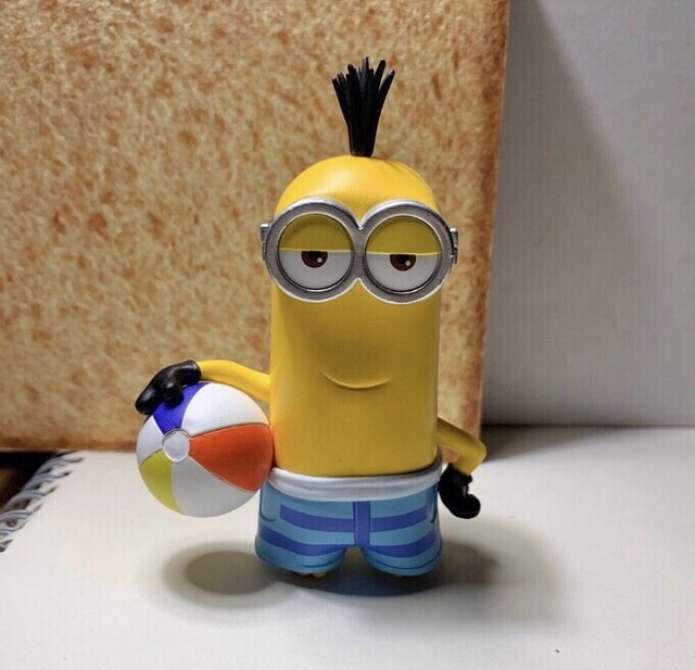 POP MART x MINIONS Holiday Series Beach Volleyball Kevin Mini Figure