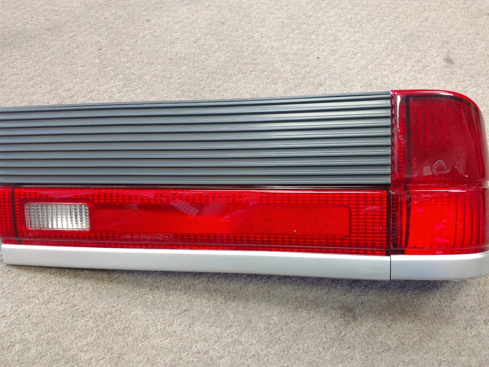 E66Y13404C Mercury 黄玉 2 门尾灯右灯乘客 1985 1986 全新 — 第 2/4 张图片