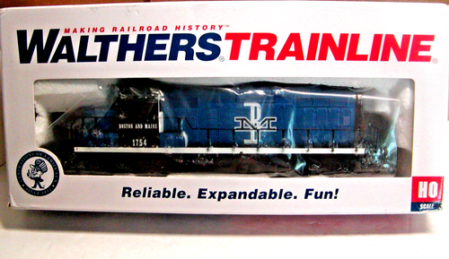 Walthers Trainline HO SCALE TRAIN GP9M BOSTON MAINE Locomotive, #1754 New