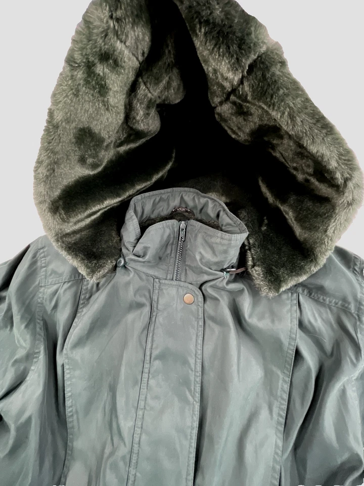 Chaqueta deportiva Bromley para mujer grande con capucha piel sintética Parka abrigo termolite verde Foto 4 de 4